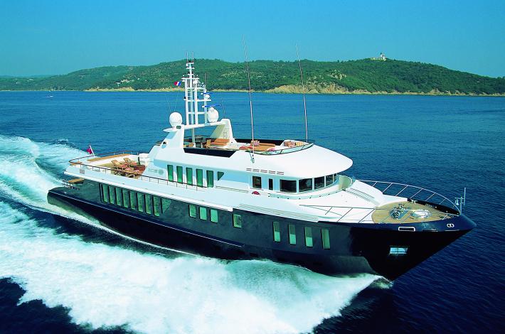 Ice 5, Yacht