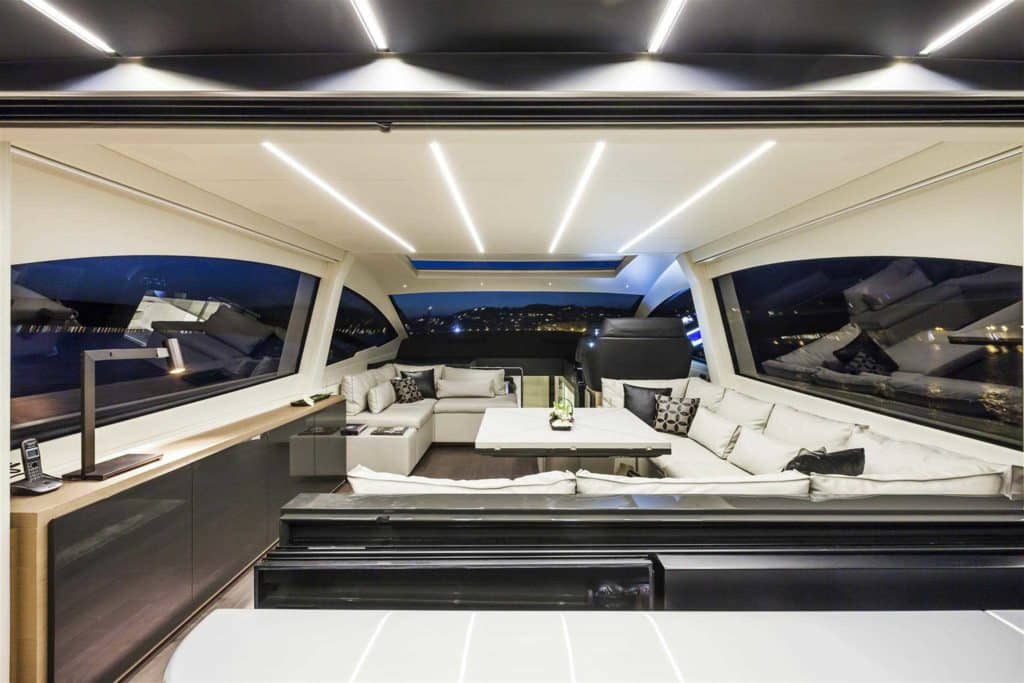 Pershing 70 Yacht