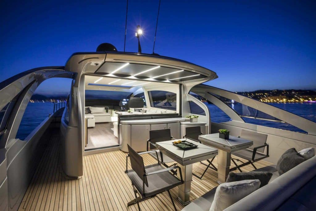 Pershing 70 Yacht