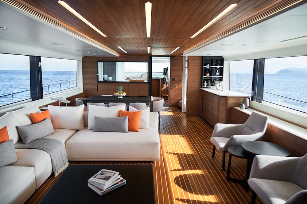 CL Yachts CLB88 salon