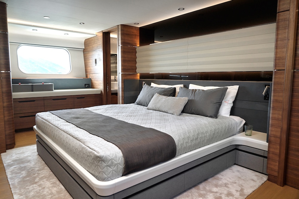 CL Yachts CLB88 master stateroom
