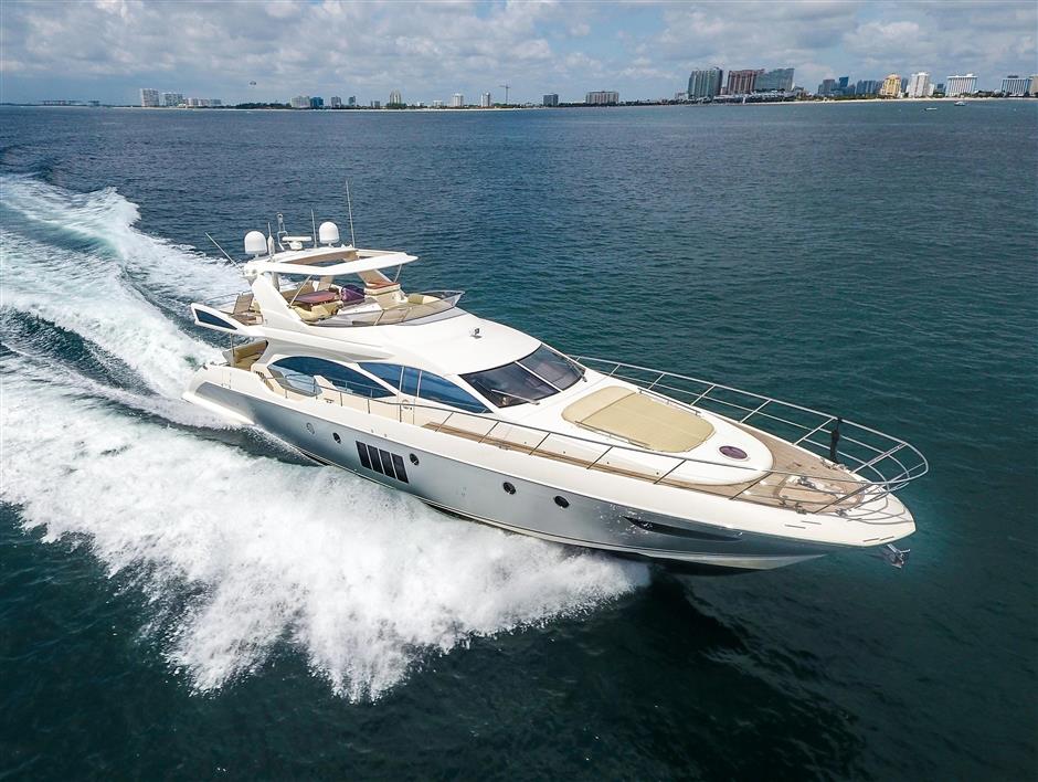 HMY Yachts, Azimut 70 Fly