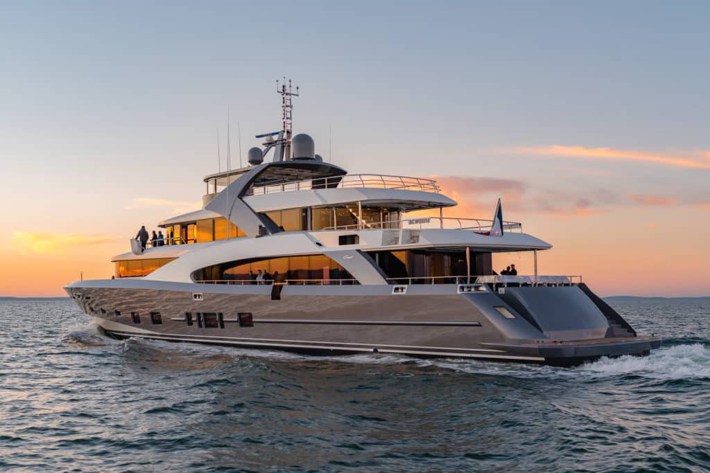 Couach Yachts, 4400 Fast Fly