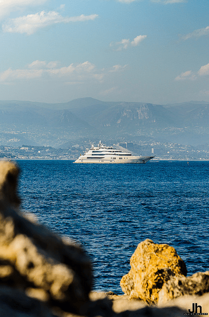 Eminence 78m (256 feet)