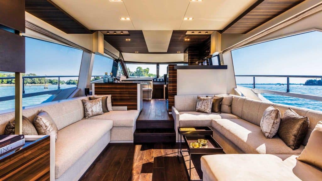 Ferretti Yachts 670