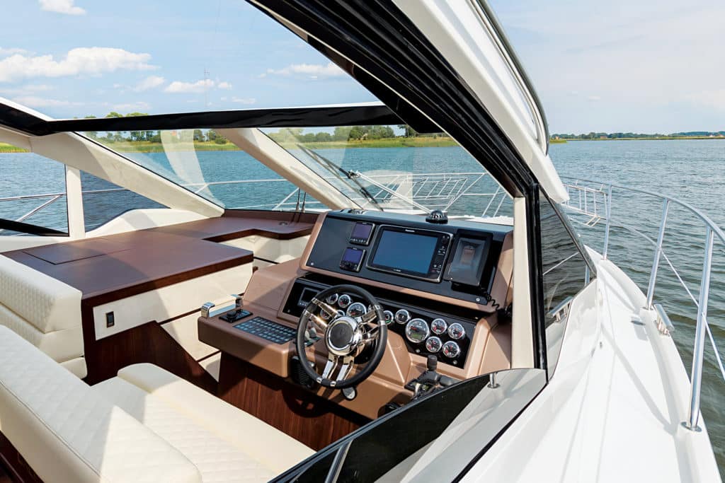 Galeon, 560 Skydeck, Flybridge, Boat Review