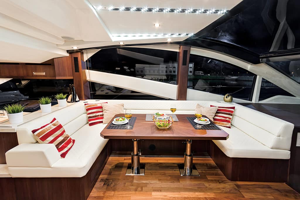 Galeon, 560 Skydeck, Flybridge, Boat Review