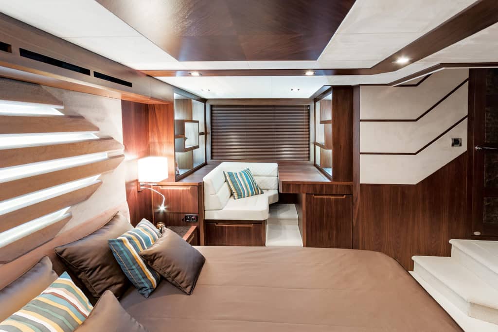 Galeon, 560 Skydeck, Flybridge, Boat Review