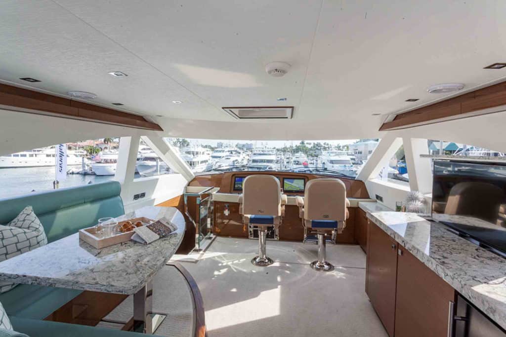 Hatteras, Enclosed Bridge 70 Motor Yacht