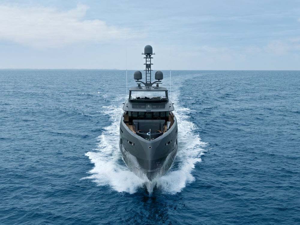 Heesen Yacht Head on view