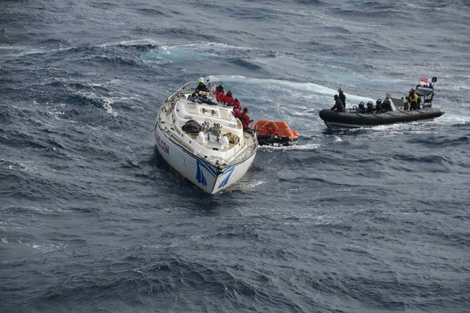 Royal Navy, Clyde Challenger, HMS Dragon, Rescue