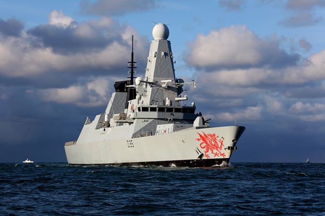 Royal Navy, Clyde Challenger, HMS Dragon, Rescue