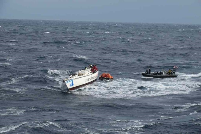 Royal Navy, Clyde Challenger, HMS Dragon, Rescue