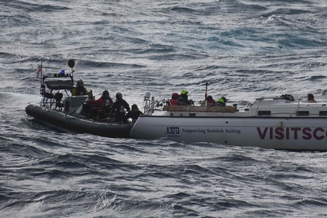 Royal Navy, Clyde Challenger, HMS Dragon, Rescue