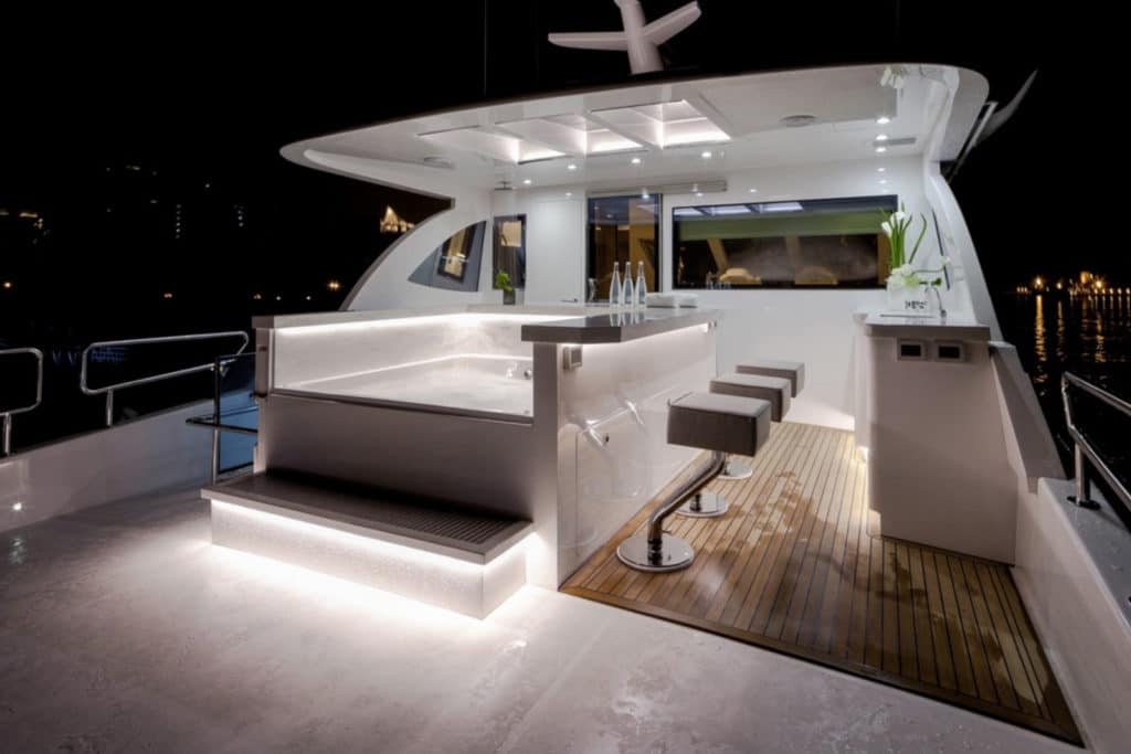 Horizon E75, Horizon Yachts