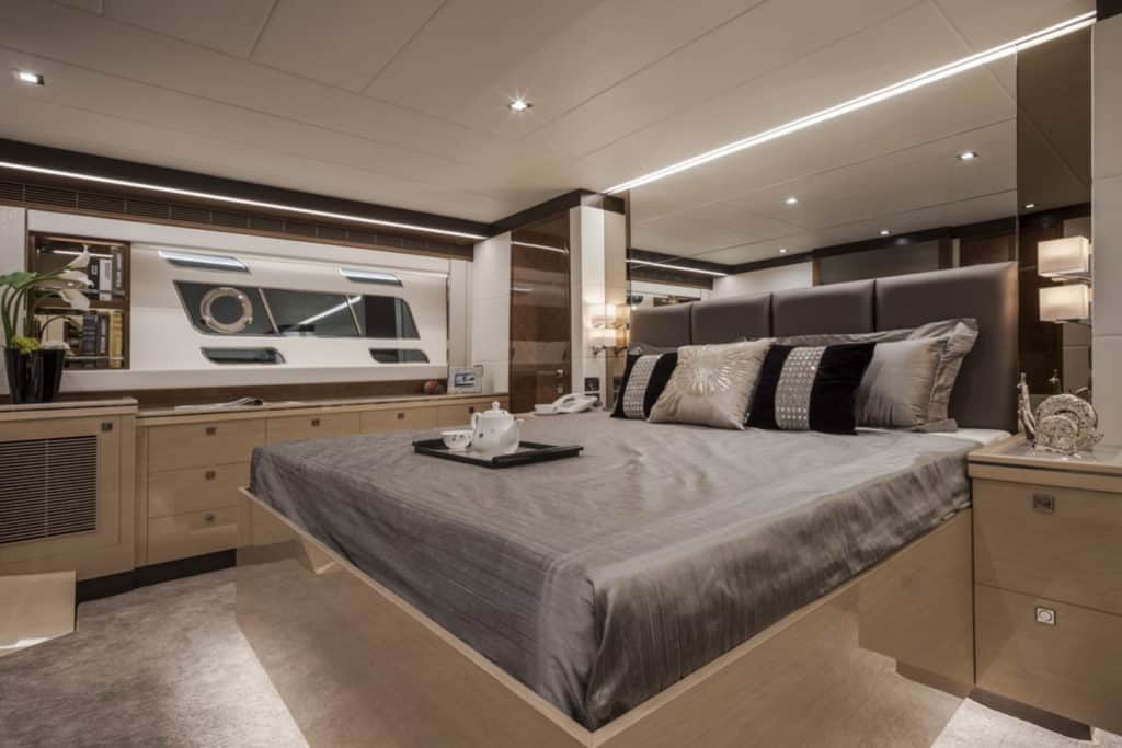 Horizon E75, Horizon Yachts