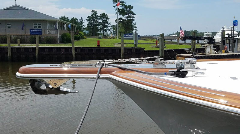 Jarrett Bay 90 with a Muir VR4000 windlass