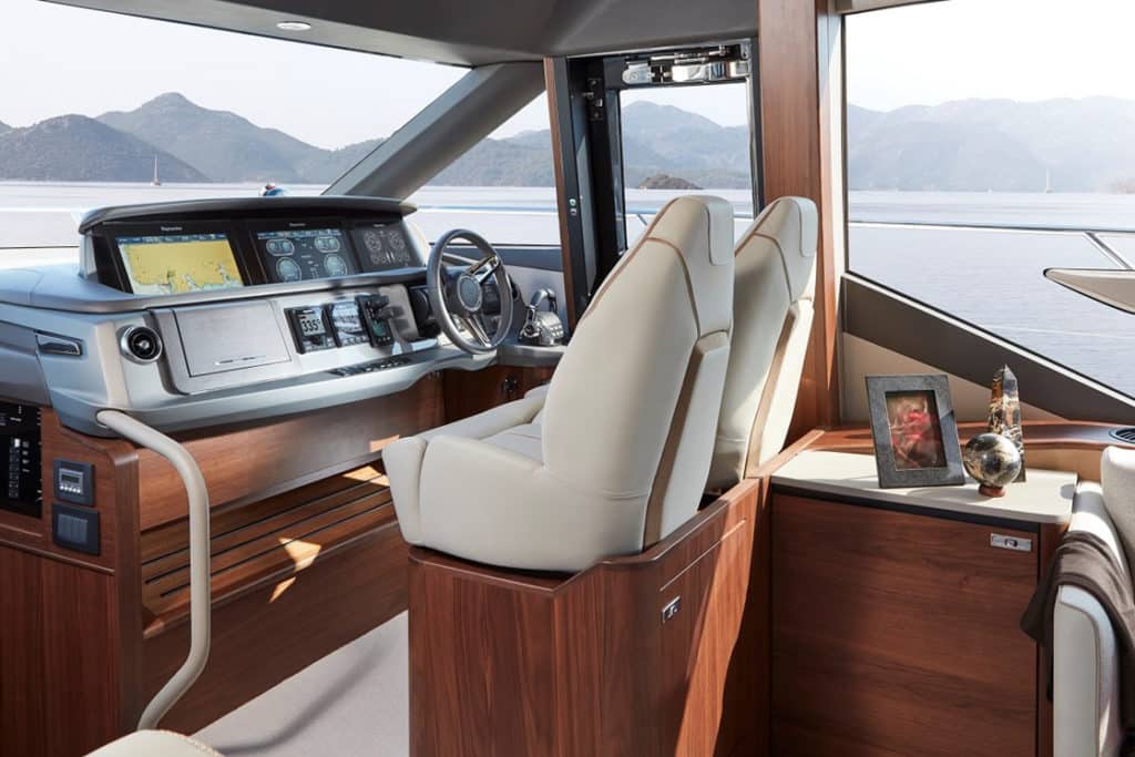 Princess 62, Princess Yachts, Helm