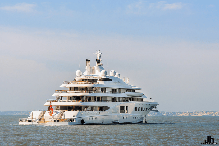 Quantum Blue 104m (341 feet)