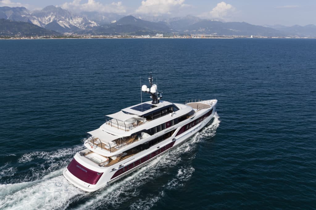 Quinta Essentia, Admiral Yachts