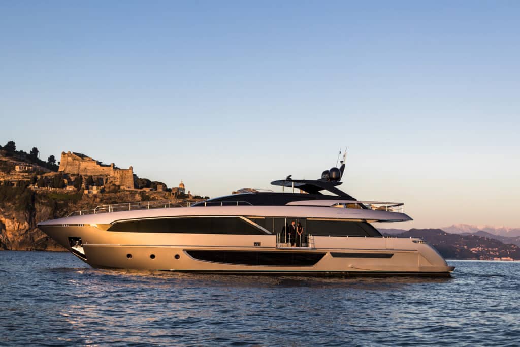 Riva Yachts, Riva 100 Corsaro