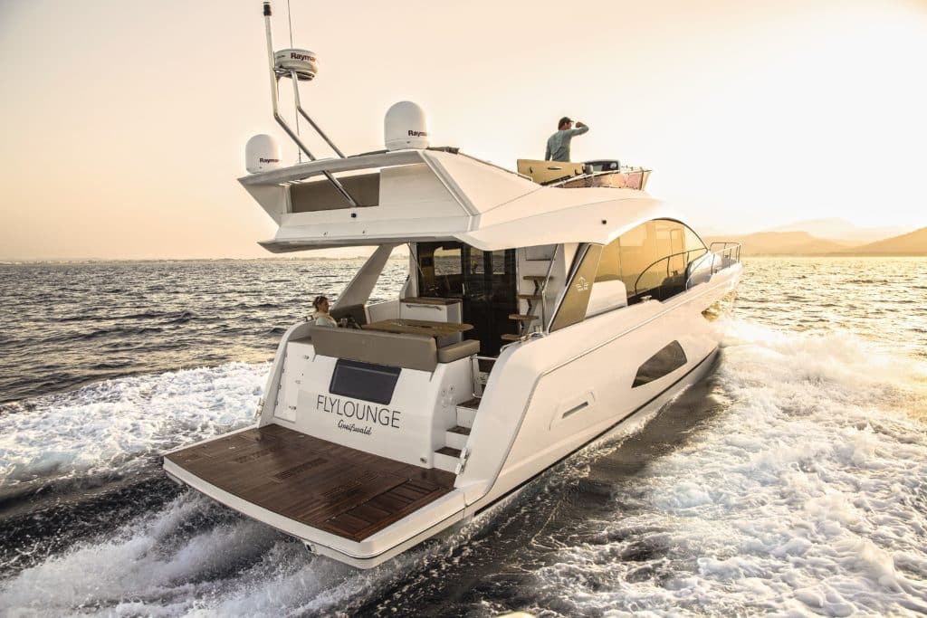 Sealine F530 Flybridge Yacht