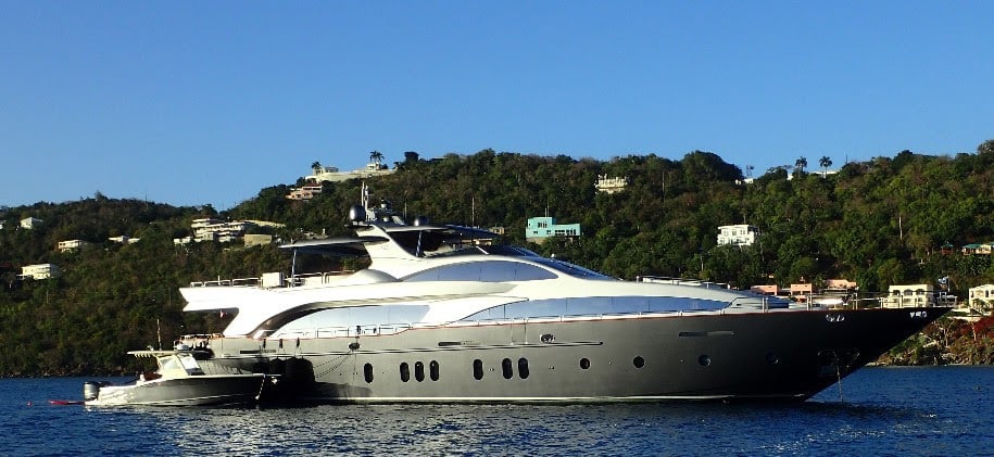 Azimut, Tail Lights, Charter, Motoryacht, HMY Yachts