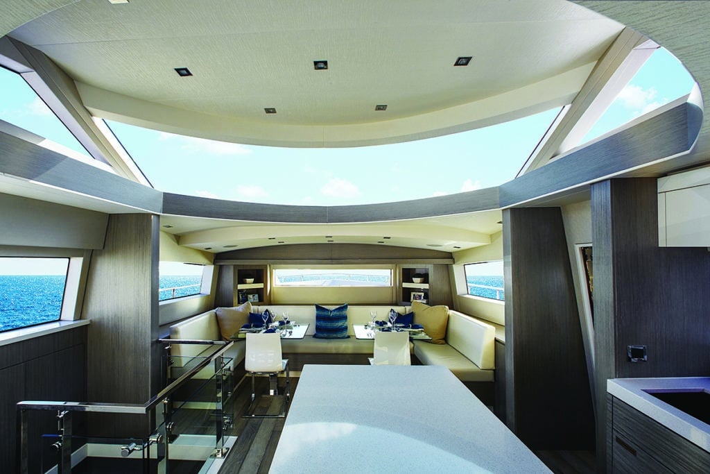 Hatteras 70 M/Y