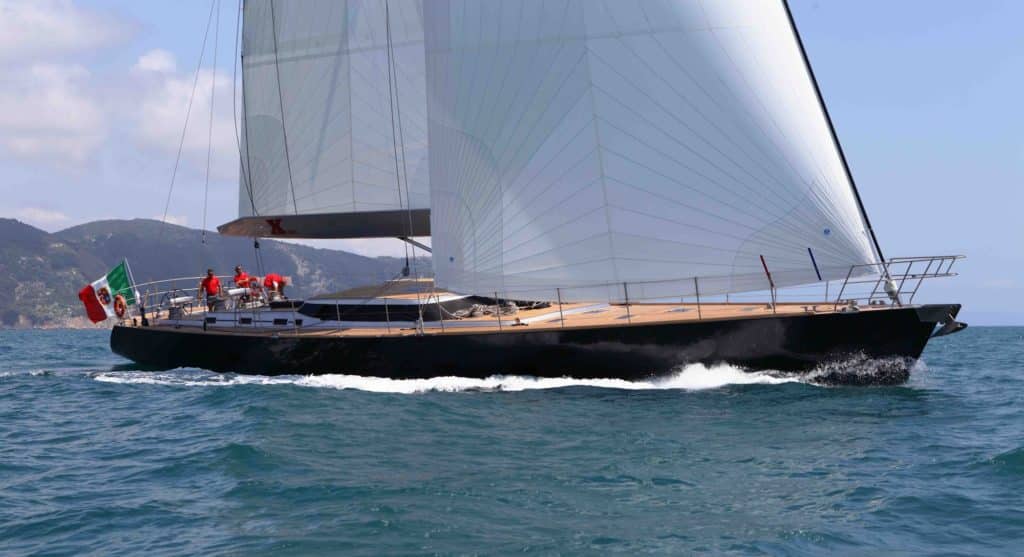 Xnoi, Yacht