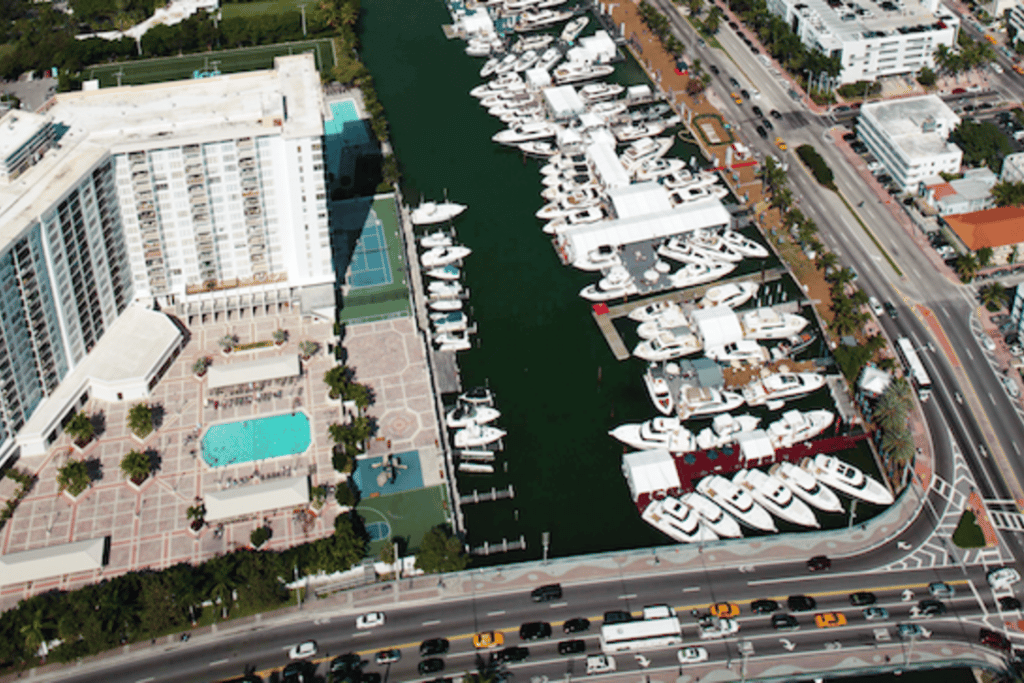 Miami Boat Show, Collins Ave, Yachts Miami Beach