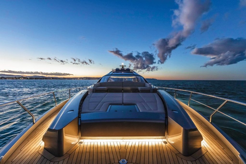 Pershing 8x’s foredeck