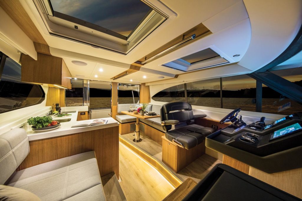 Riviera 39 Sports Motor Yacht