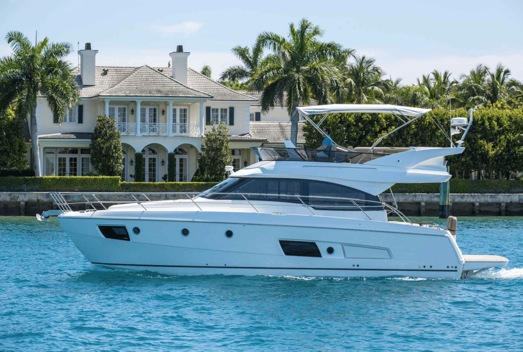 Bavaria Yachts, 420 Fly