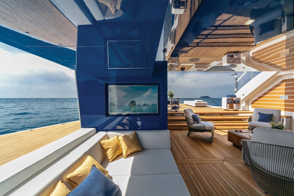 Mangusta yacht deck