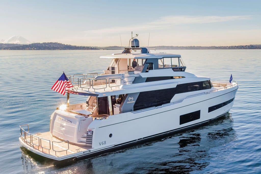 Horizon V-series yacht