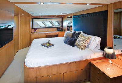 Bertram 800 stateroom