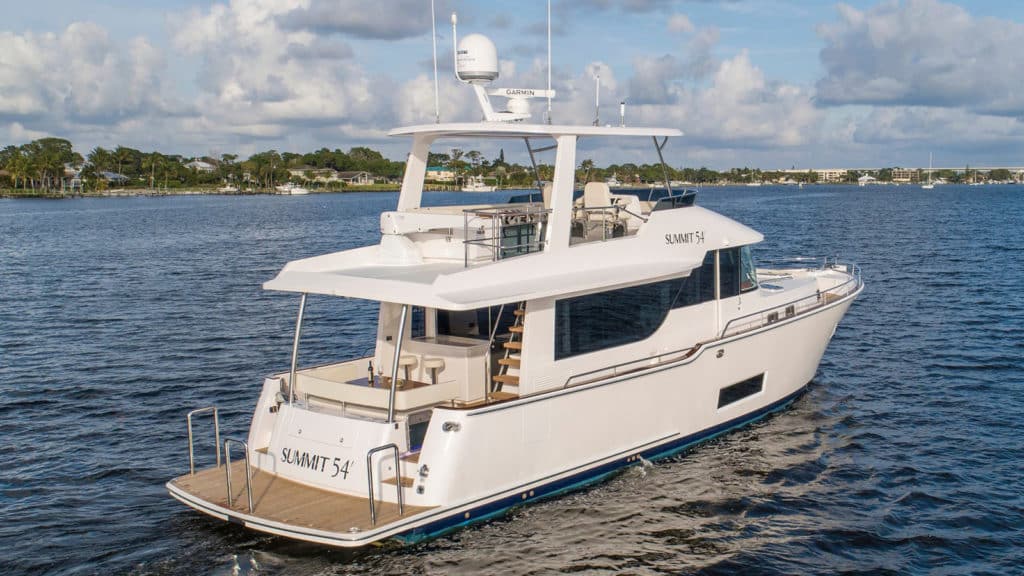 Summit Motoryachts 54