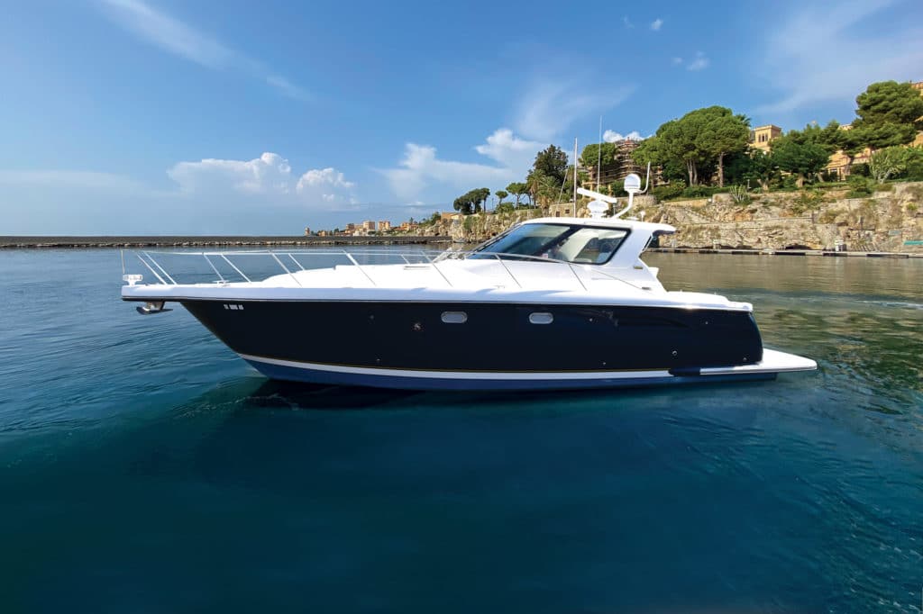 Tiara Yachts 2600 Sovran