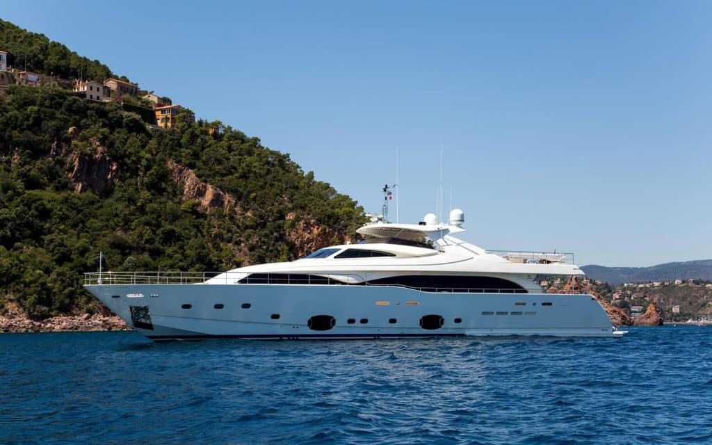 Ferretti Yachts Robusto