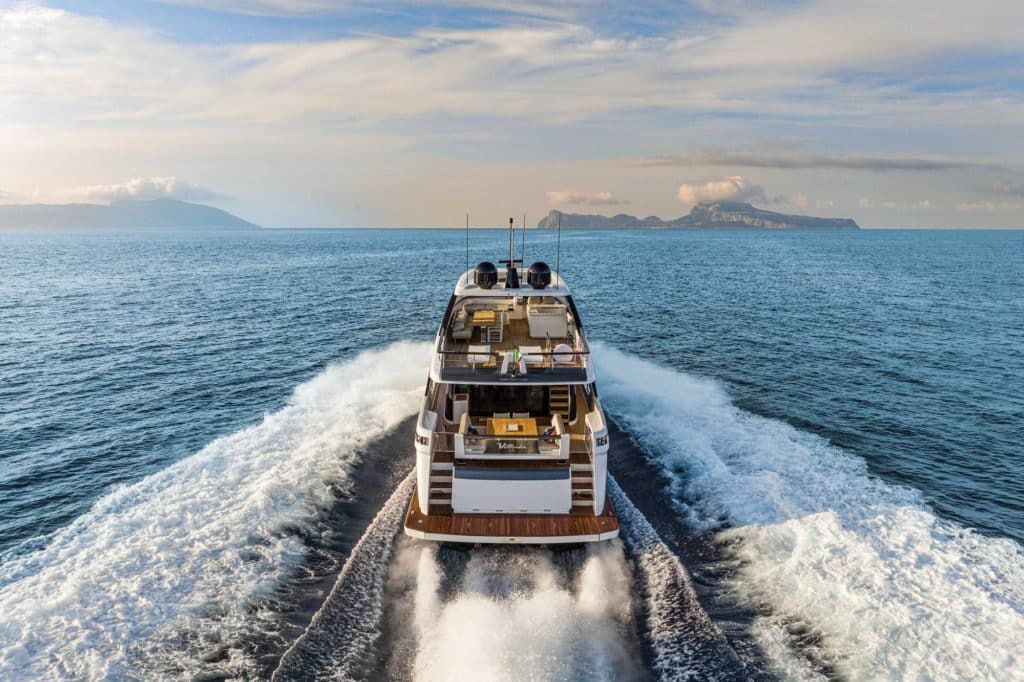 Ferretti Yachts 860