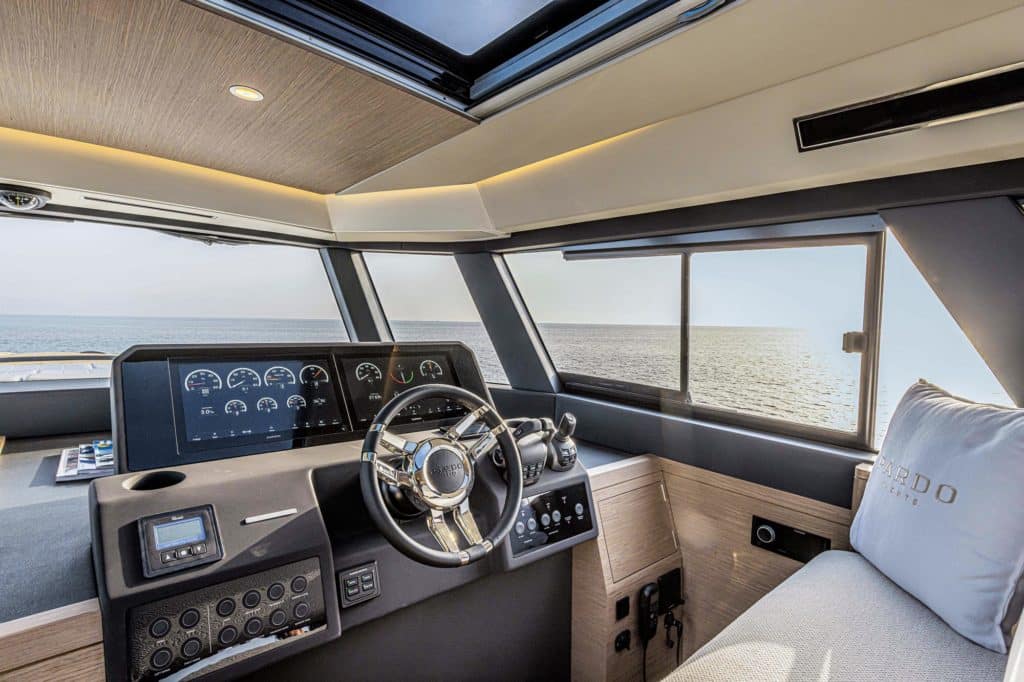 Pardo Yachts GT52 helm