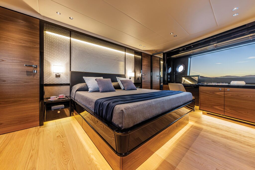 Absolute Yachts Navetta 75 stateroom
