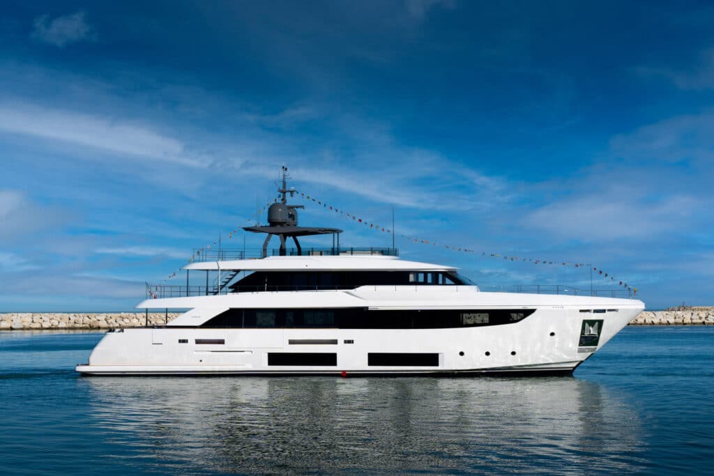 Custom Line Navetta 33