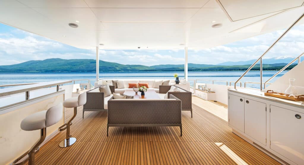 Horizon Yachts FD110 Trideck alfresco area