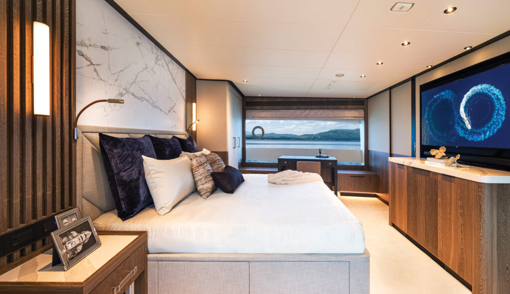 Horizon Yachts FD110 Trideck master stateroom