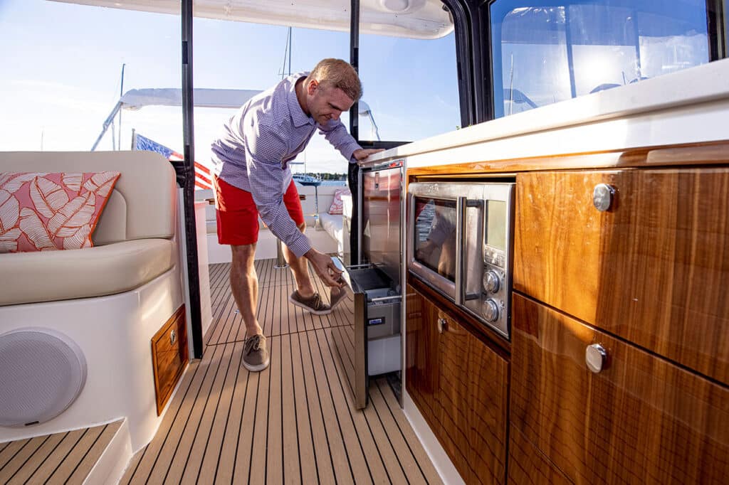 MJM Yachts MJM4 Fridge