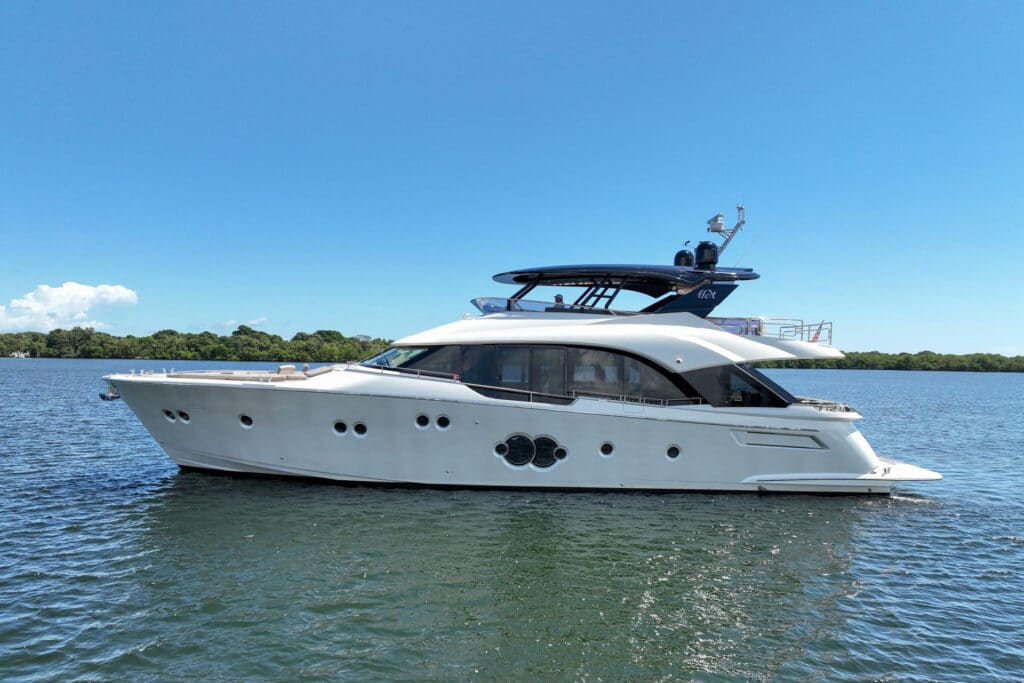 Monte Carlo Yachts 80 Flybridge