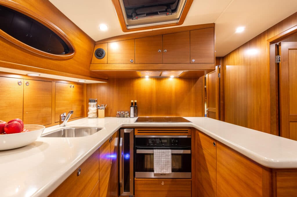 Palm Beach Motor Yachts 65