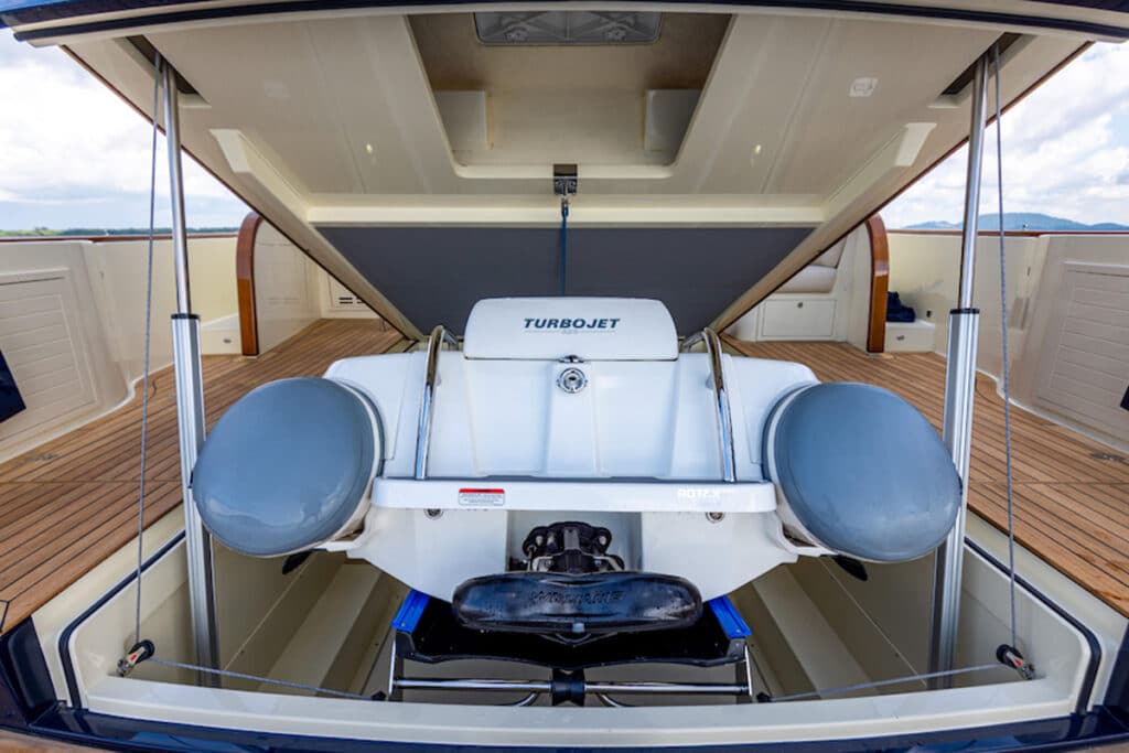 Palm Beach Motor Yachts 65