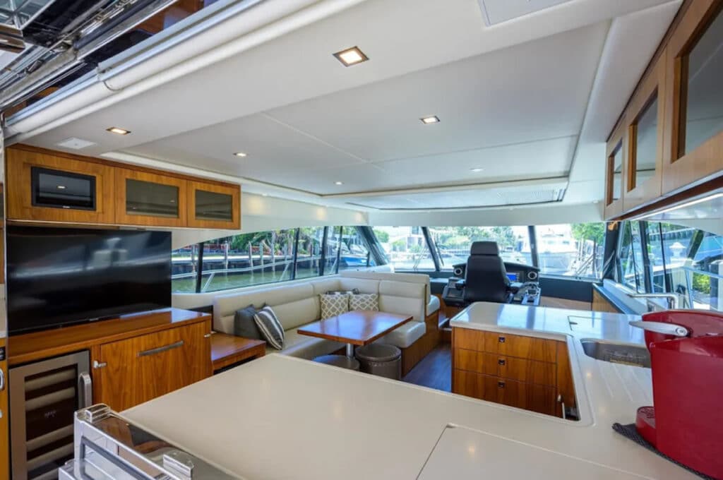 Riviera 5400 Sport Yacht